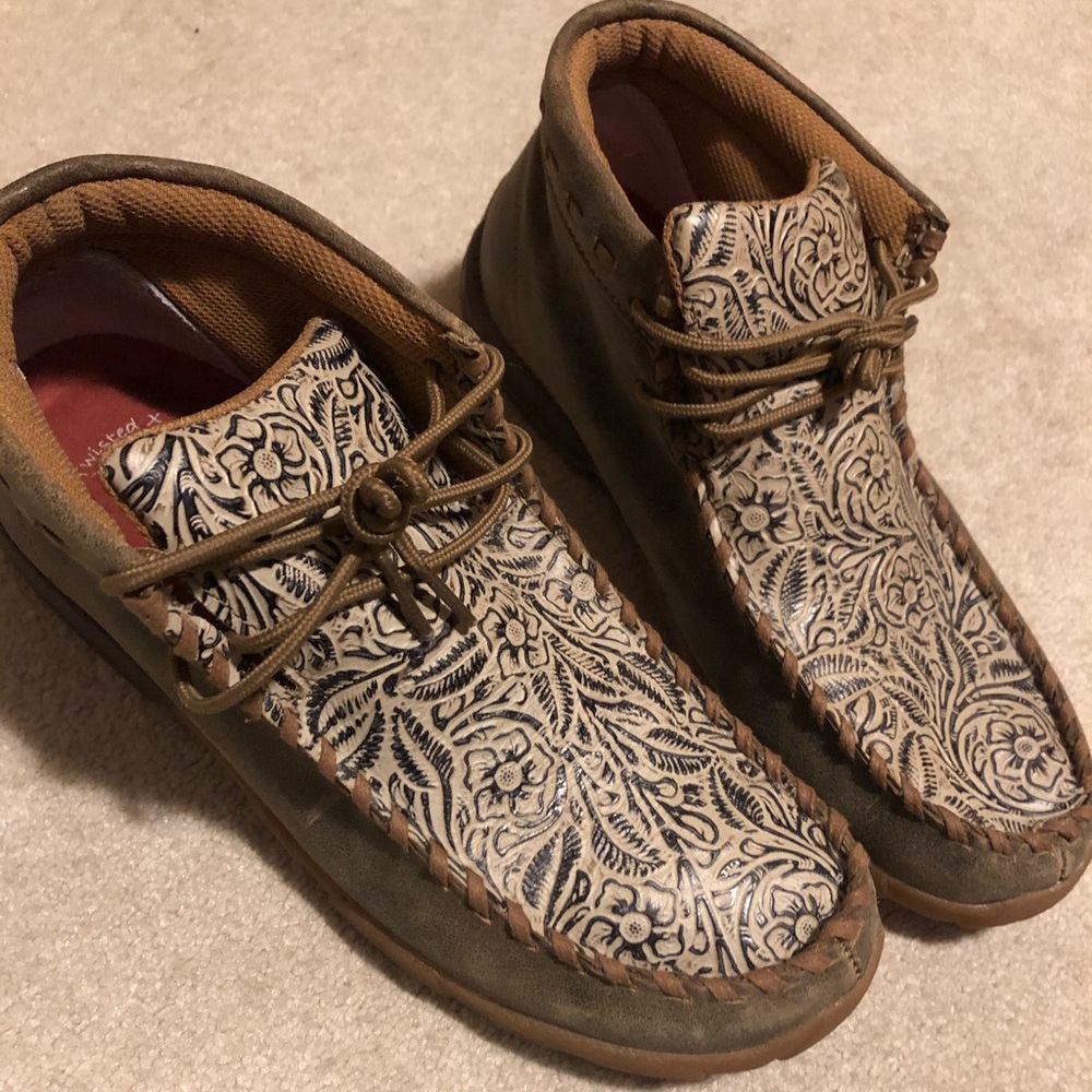 Twisted X floral women’s size 8.5 moccasins